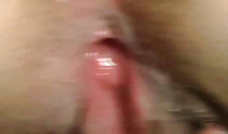 خانم چربی دانلود فیلم سوپر سکسی رایگان در جوراب ساق بلند انگشت گربه را با استفاده از dildo صورتی