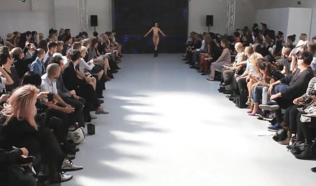 زن جوان دندانه دار بعد از رابطه جنسی اسپرم شریک جنسی را در دهان خود فیلم سینمایی سکسی رایگان می گیرد