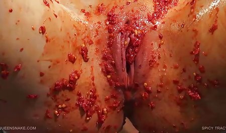 کامیل فیلم سینمایی سکسی دانلود رایگان کریمسون در دستکش های سفید روی دست و دهان روی آلت تناسلی مرد کار می کند