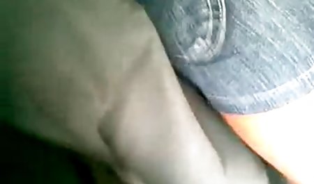 سبزه خودش دانلود رایگان فیلم پورن خارجی را با یک دست و یک dildo در الاغ بر روی یک دیوار سنگی fucks می کند