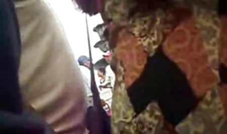 یک مرد بلوز بالغ را در سوراخ سایت دانلود رایگان فیلم سکسی مقعد روی مبل می بلعد